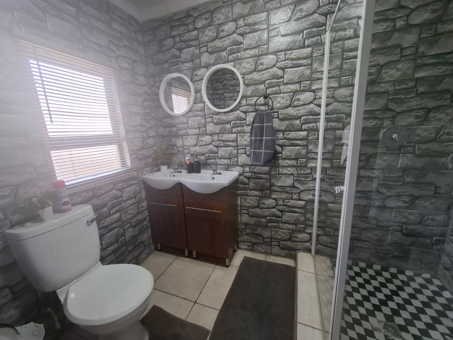 5 Bedroom Property for Sale in Villiers Free State